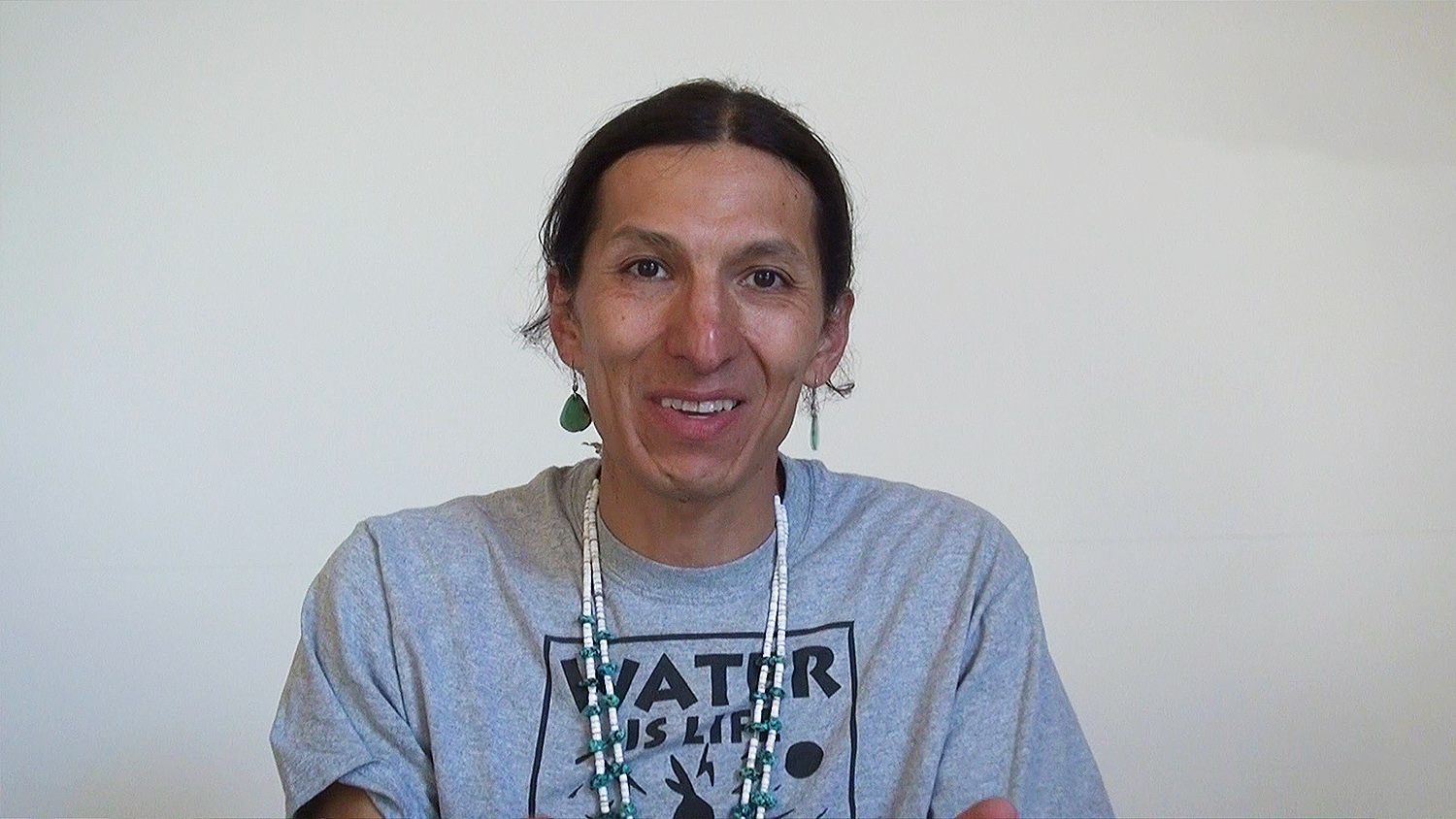VIOL CONCERTÉ DE LA NATURE – THE SAGES AVEC Clayson Benally Représentant  du people Navajo